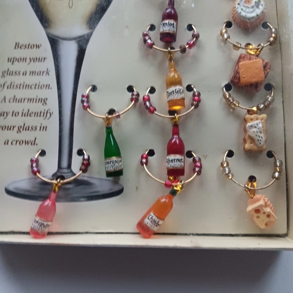 NEW Boston Warehouse Wine Glass Markers, Wine Bottle & Cheese Crackers Themed - Picture 3 of 6